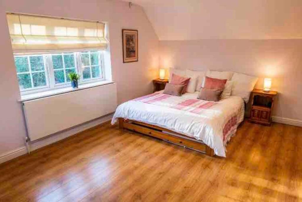 Langford Farmhouse - New Forest National Park Luxury 4Bd, Hot Tub, Cinema, 10 Acres Bartley ภายนอก รูปภาพ