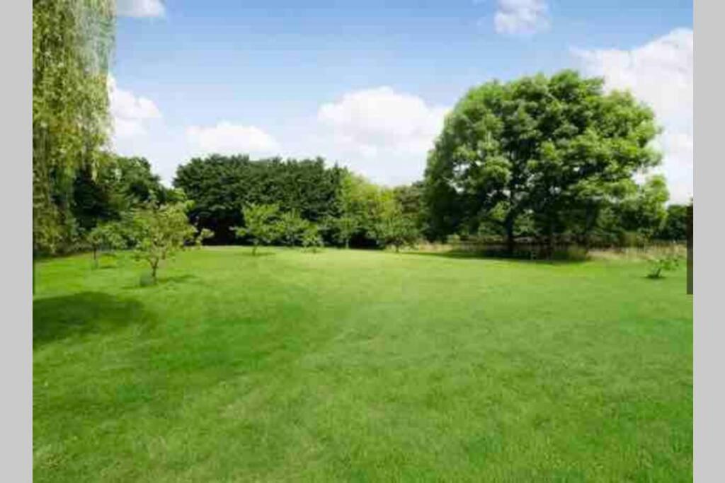 Langford Farmhouse - New Forest National Park Luxury 4Bd, Hot Tub, Cinema, 10 Acres Bartley ภายนอก รูปภาพ