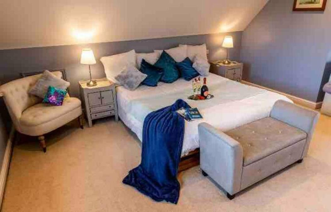 Langford Farmhouse - New Forest National Park Luxury 4Bd, Hot Tub, Cinema, 10 Acres Bartley ภายนอก รูปภาพ