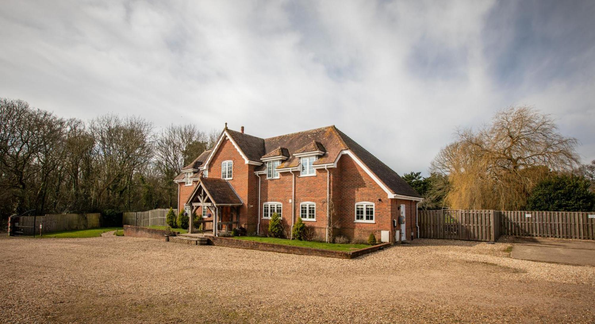 Langford Farmhouse - New Forest National Park Luxury 4Bd, Hot Tub, Cinema, 10 Acres Bartley ภายนอก รูปภาพ